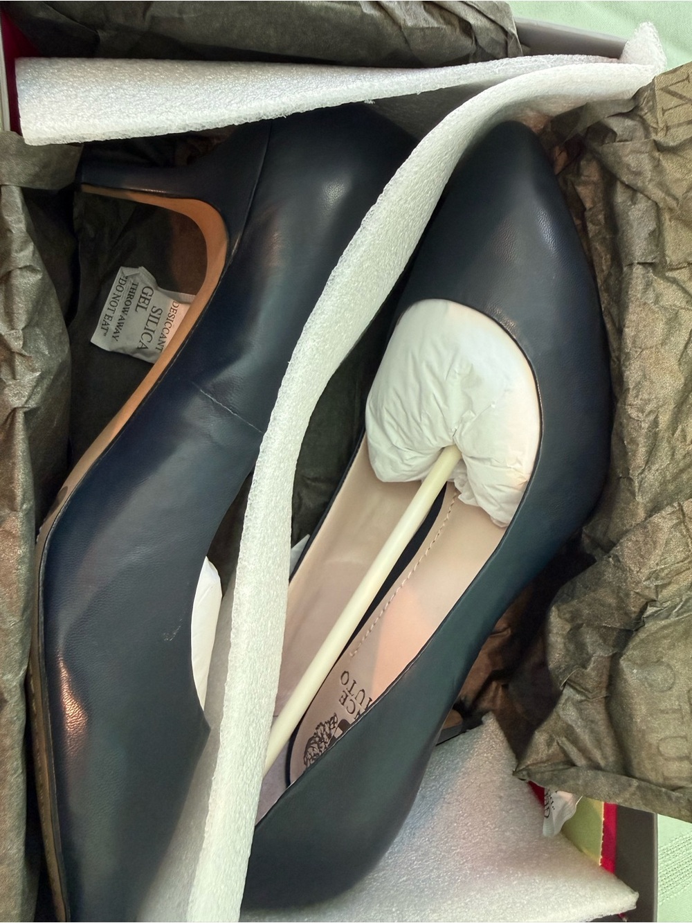 Vince Camuto - “Goldie” Leather Kitten Heel size 10 Navy BNIB - Picture 3 of 8